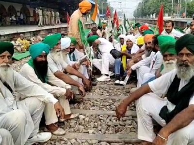Bharat Bandh: Farmers block highways, squat on railway tracks at many places in Punjab, Haryana