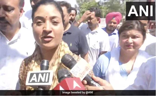 Congress Leaders Stage Protest As Alka Lamba Appears Before Punjab Police