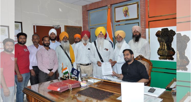 Memorandum to DC over illegal structures raised by Beas dera