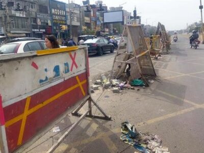 Barricades aggravate traffic chaos at Putlighar Chowk